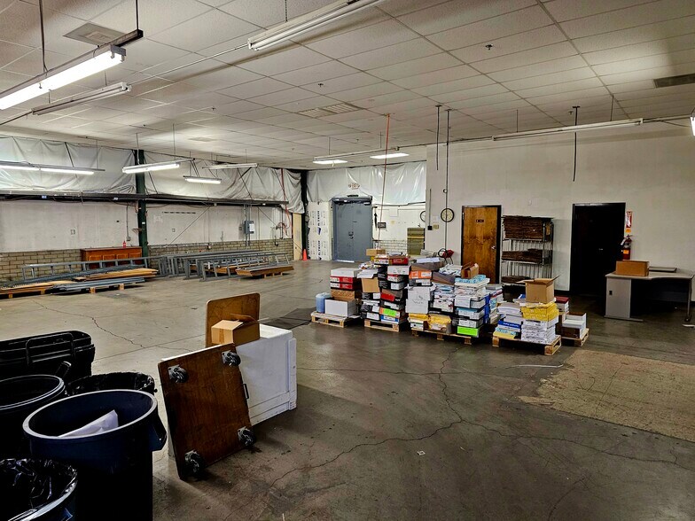 More Photos Of 2908 S Highland Dr, Las Vegas Warehouse For Lease