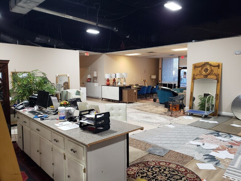 More Photos Of 4901 Old National Hwy, College Park Showroom For Lease