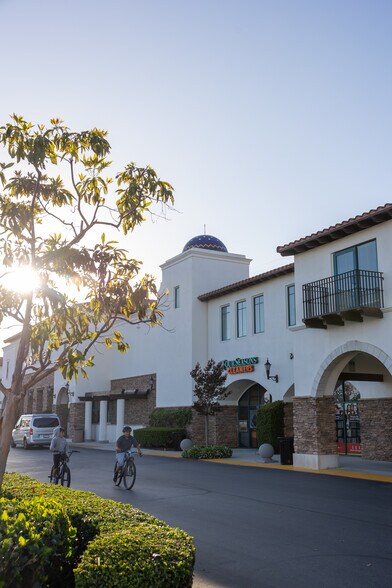 More Photos Of 1746 S Victoria Ave, Ventura Unknown For Lease