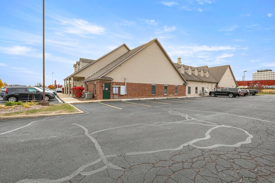 More Photos Of 20302-20392 Eureka Rd, Taylor Office For Lease