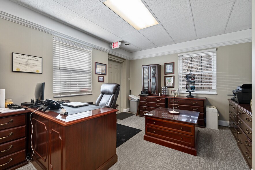 More Photos Of 450 Castle Shannon Blvd, Pittsburgh Storefront For Sale