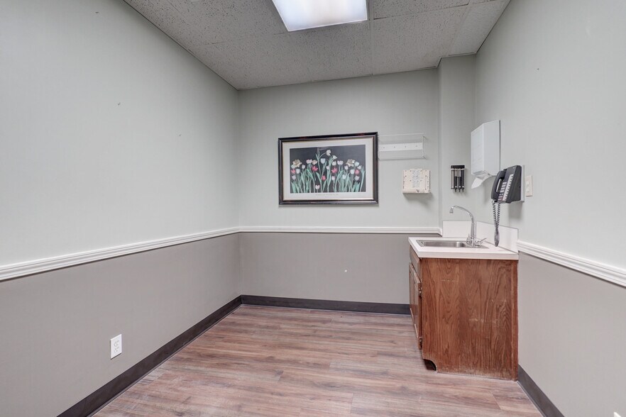More Photos Of 3100 S Elm Pl, Broken Arrow Medical For Lease