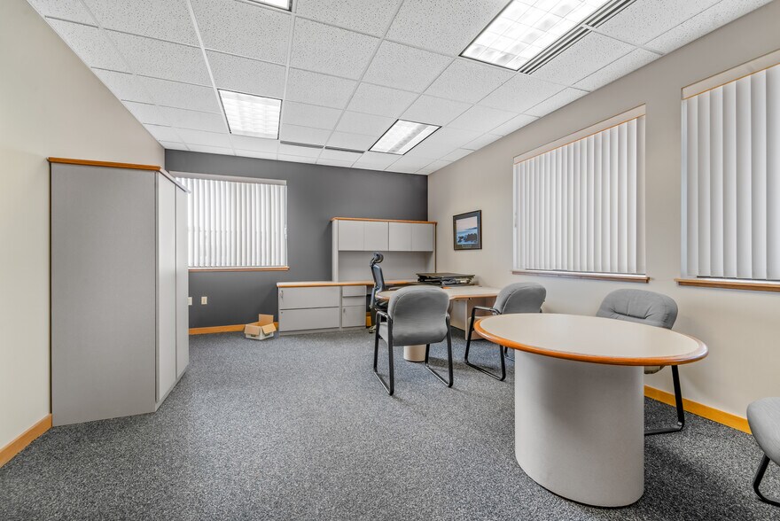 More Photos Of 245 N Peters Ave, Fond Du Lac General Retail For Sale