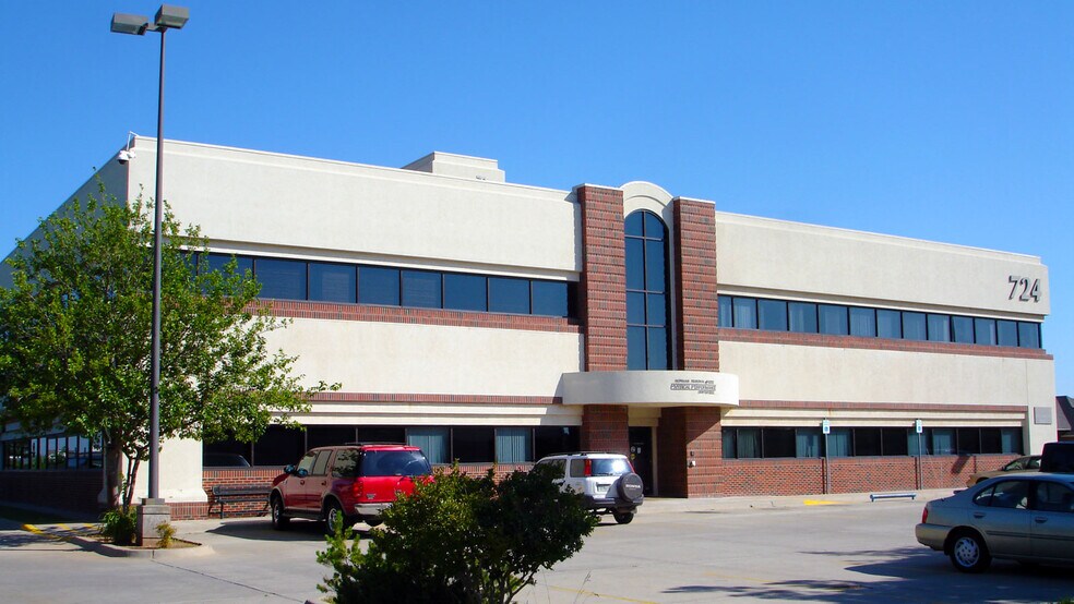 Primary Photo Of 724 24th Ave NW, Norman Medical For Sale