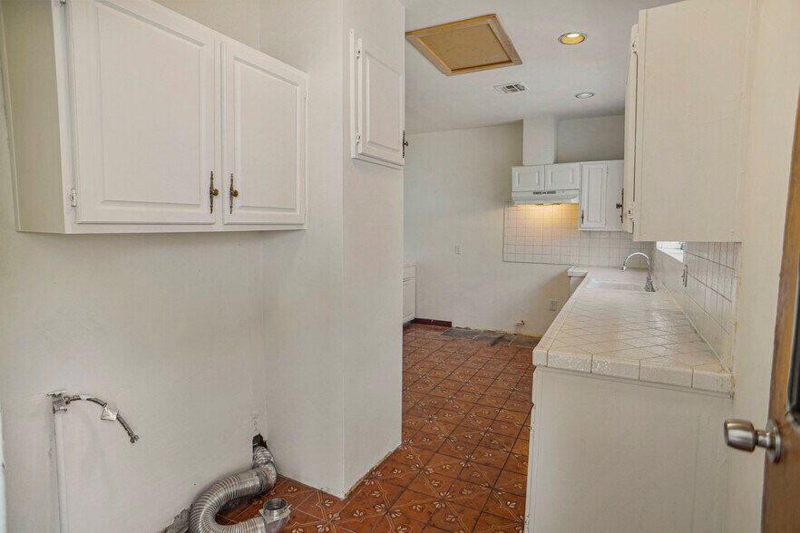 More Photos Of 5552 Barton Ave, Los Angeles Land For Sale