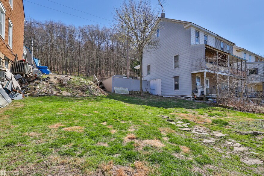 More Photos Of 302 W Abbott St, Lansford Multifamily For Sale