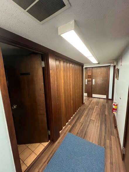 More Photos Of 1012 W Fairchild St, Danville Office For Sale