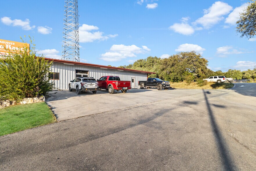 More Photos Of 13140 US Highway 281 N, Spring Branch Restaurant For Lease