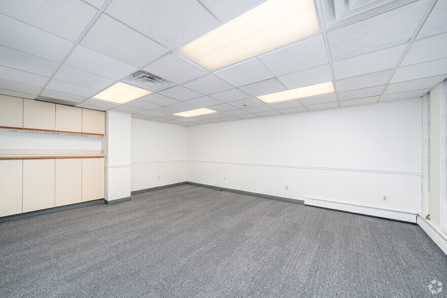 More Photos Of 118 Cass St, Woodstock Storefront For Sale