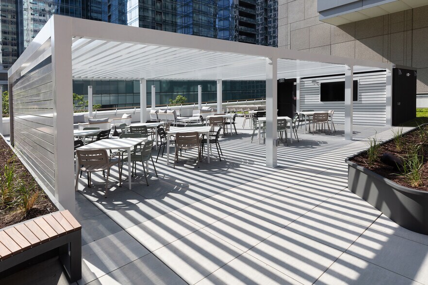 More Photos Of 1735 N Lynn St, Arlington Office For Lease