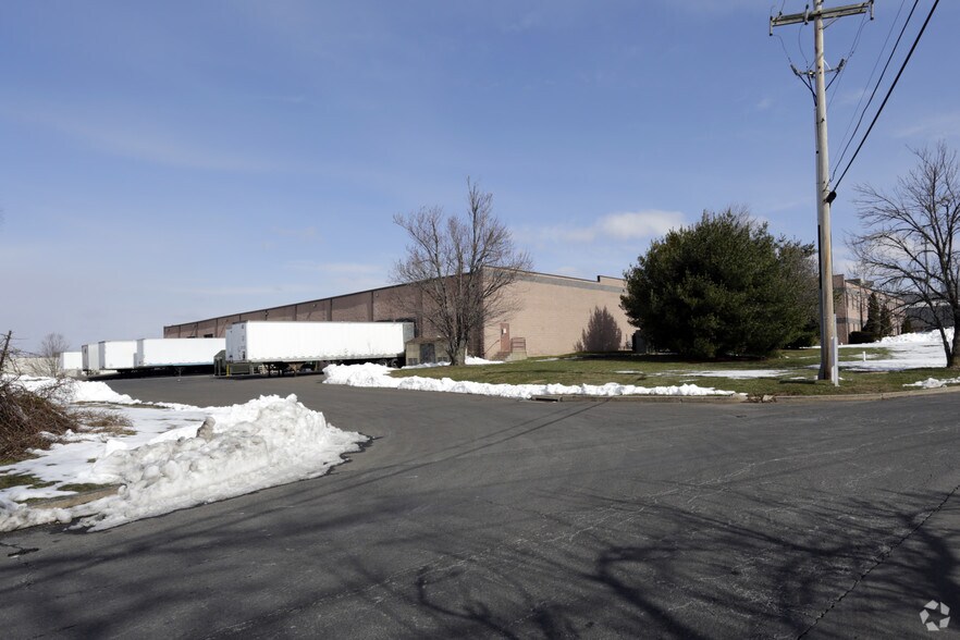 More Photos Of 100 Louise Dr, Ivyland Warehouse For Lease