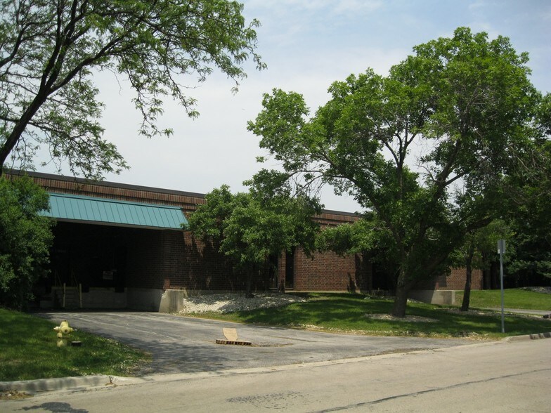 More Photos Of 1401-2818 Centre Circle Dr, Downers Grove Manufacturing For Lease