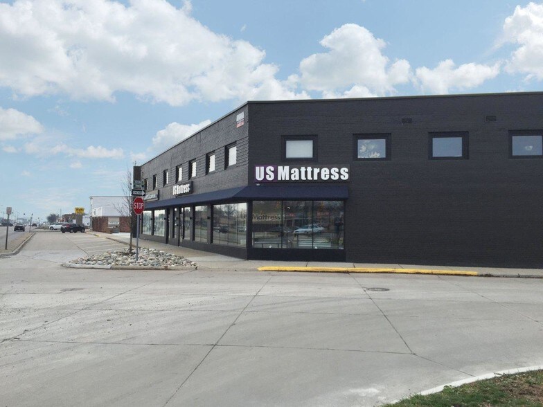 More Photos Of 33477-33495 Woodward Ave, Birmingham Flex For Lease