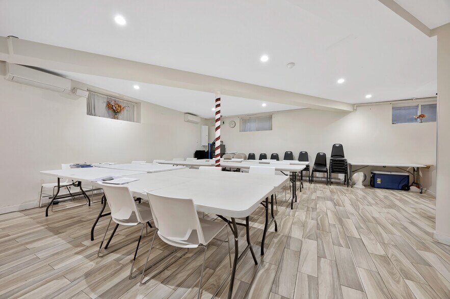 More Photos Of 14311 Willets Point Blvd, Flushing Office For Sale