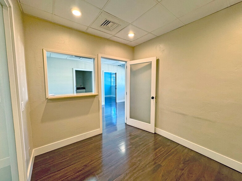 More Photos Of 1525 State St, Santa Barbara Office For Sale