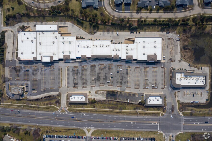 More Photos Of 6901-7105 Grand Ave, Gurnee Unknown For Lease