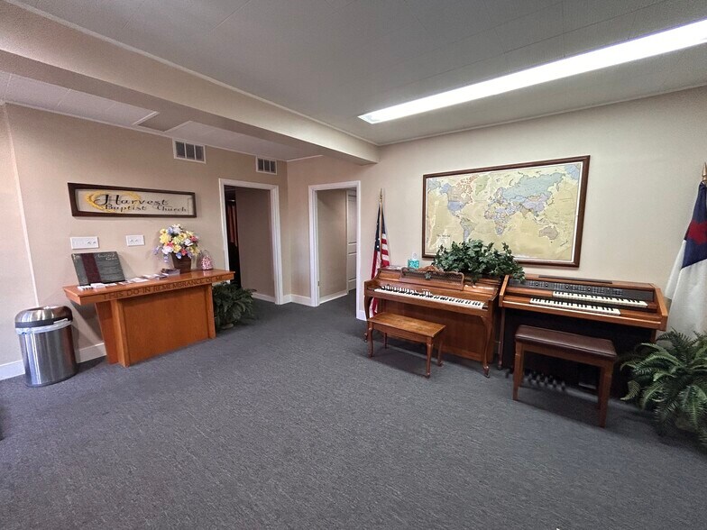More Photos Of 4997 Glenway Ave, Cincinnati Office For Sale
