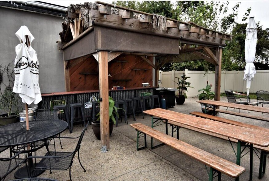 More Photos Of 148 W Broad St, Burlington Restaurant For Lease