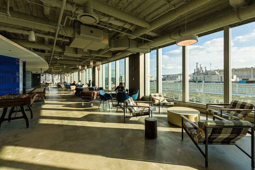 More Photos Of 550 W Jackson Blvd, Chicago Office For Lease