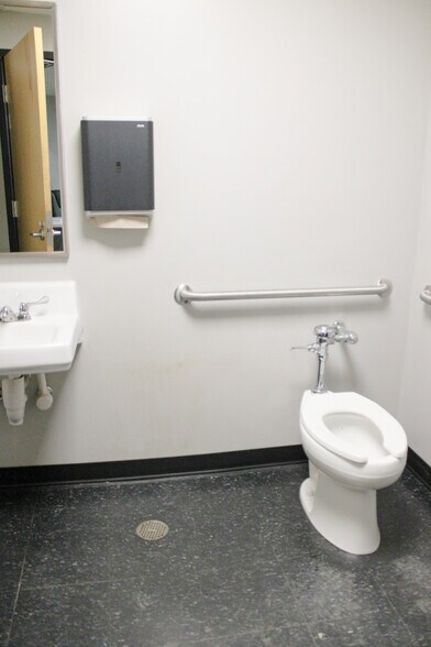 More Photos Of 895 W County Road 350 N, North Vernon Warehouse For Sale