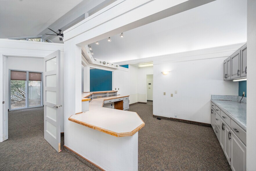 More Photos Of 1336 E Hunter Pl, Moses Lake Office For Sale