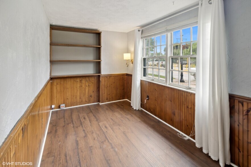 More Photos Of 438 N Hough St, Barrington Office For Sale