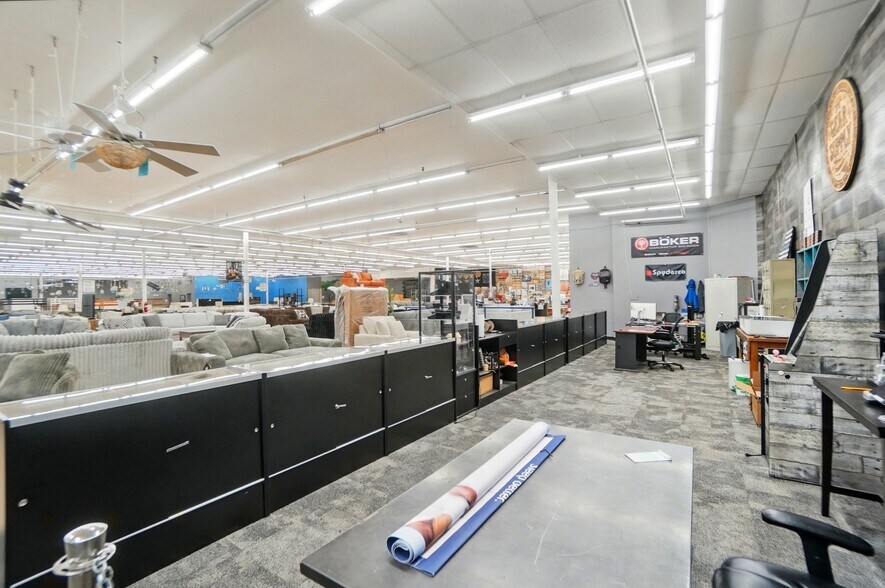 More Photos Of 50 Eswin St, Cincinnati Freestanding For Sale