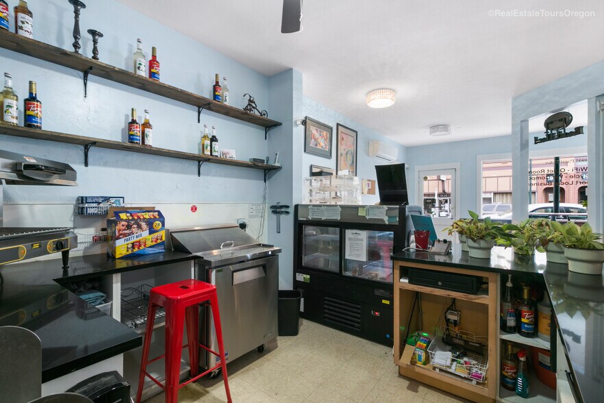 More Photos Of 1933-1937 Pacific Ave, Forest Grove General Retail For Sale