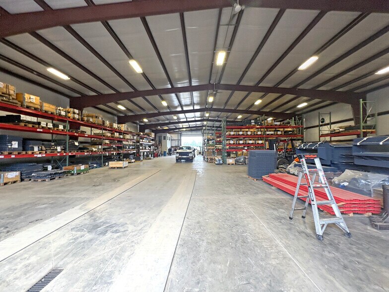 More Photos Of 3020 Pittsburgh St, Perryopolis Warehouse For Lease