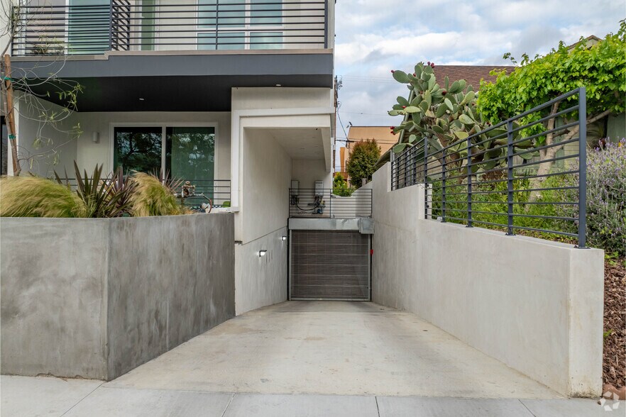 More Photos Of 222 N Manhattan Pl, Los Angeles Apartments For Sale