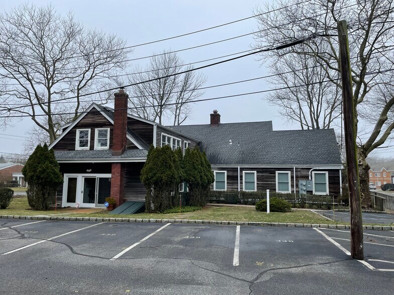 More Photos Of 339 Meeting House Ln, Southampton Healthcare For Sale