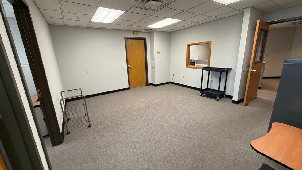 More Photos Of 2925 William Penn Hwy, Easton Office For Lease