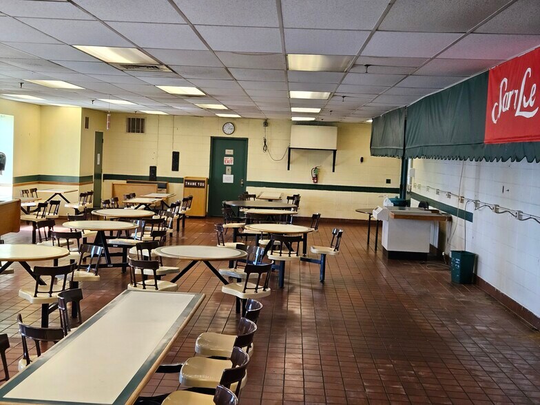 More Photos Of 1904 W Clark Rd, Clarksville Manufacturing For Sale