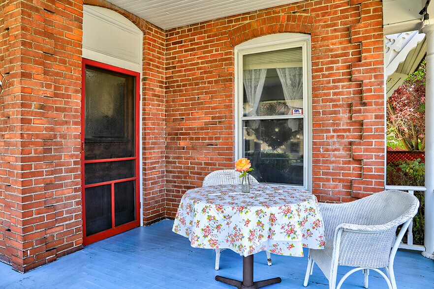 More Photos Of 139 SW I St, Grants Pass Specialty For Sale