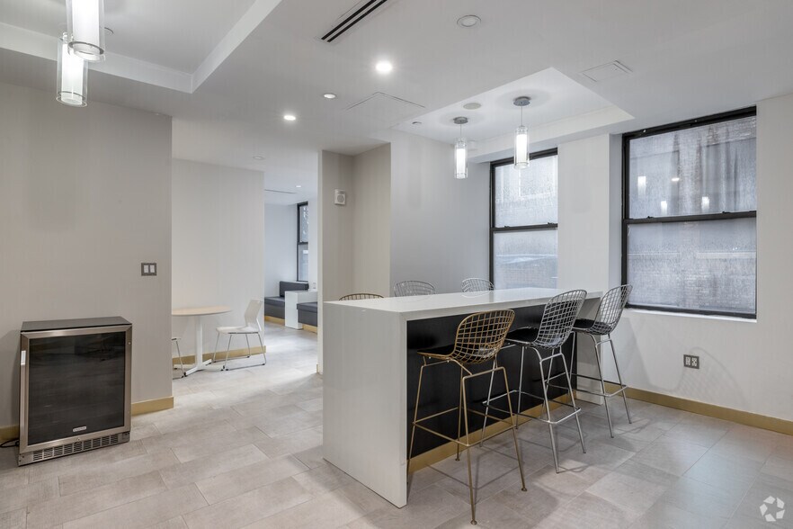 More Photos Of 15-17 W 38th St, New York Office For Lease