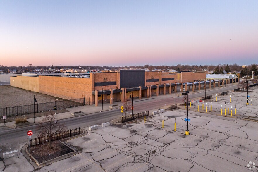More Photos Of 5825 W Hope Ave, Milwaukee General Retail For Lease