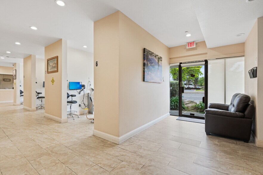 More Photos Of 1665 W Shaw Ave, Fresno Medical For Sale