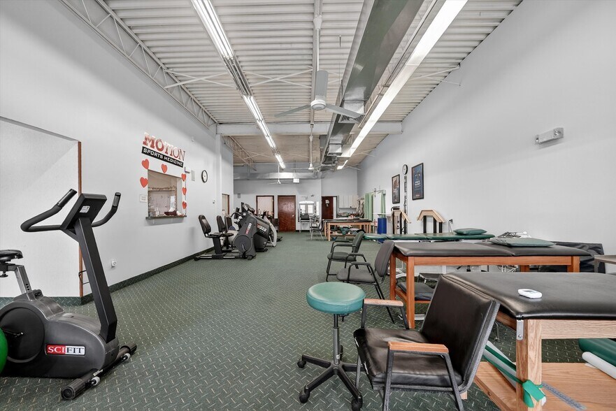 More Photos Of 24-26 Liberty Square Mall, Stony Point Office For Sale