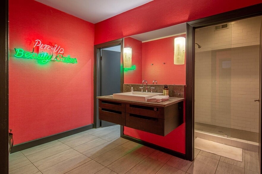 More Photos Of 213 Printers Aly, Nashville General Retail For Sale