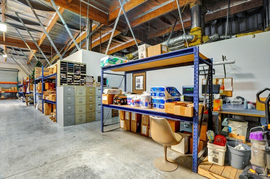 More Photos Of 920 W 10th St, Azusa Warehouse For Sale