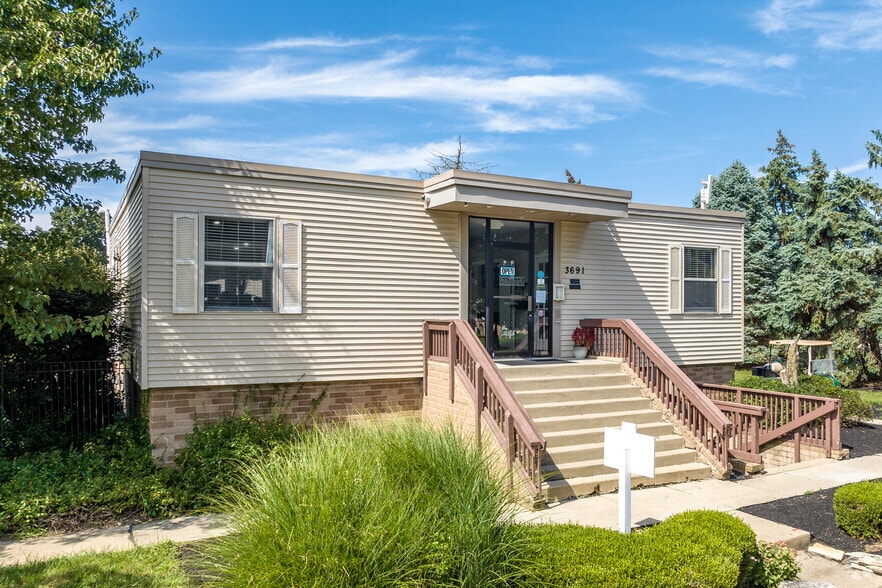 More Photos Of 3691 Windward Way, Columbus Apartments For Sale