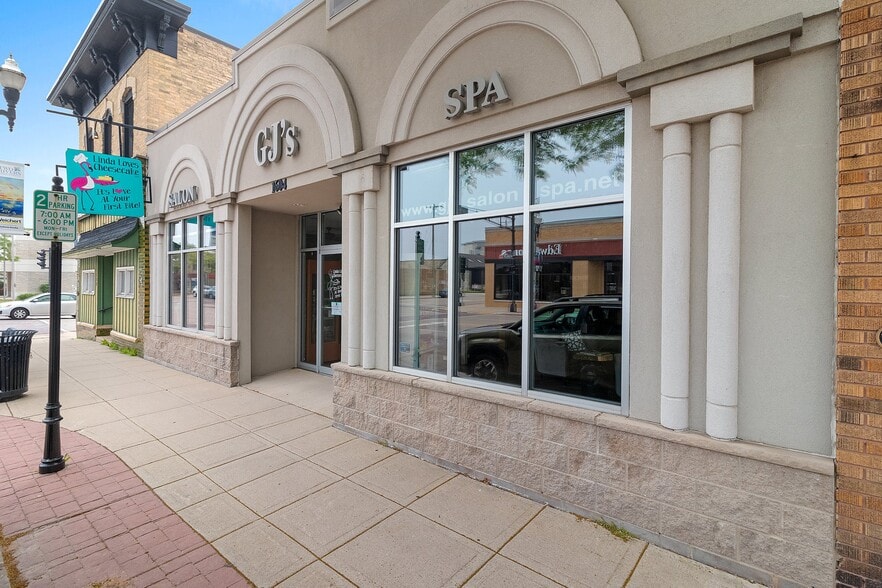 More Photos Of 1604 Washington St, Two Rivers Storefront For Sale