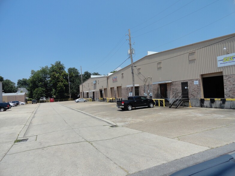 More Photos Of 4737-4749 River Rd, New Orleans Warehouse For Lease