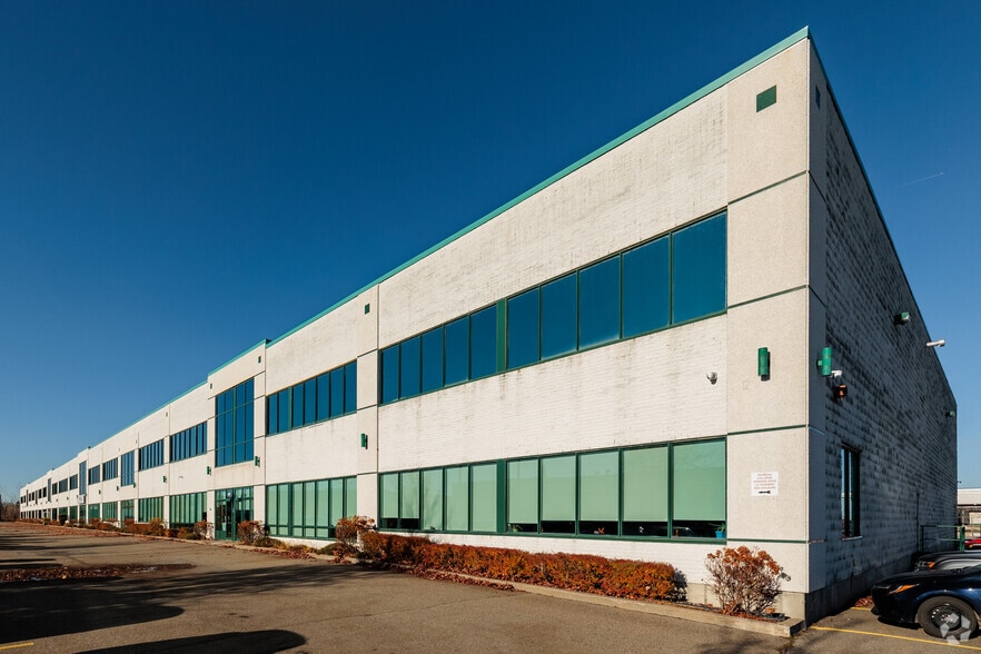More Photos Of 155-245 Av Avro, Pointe-claire Warehouse For Lease