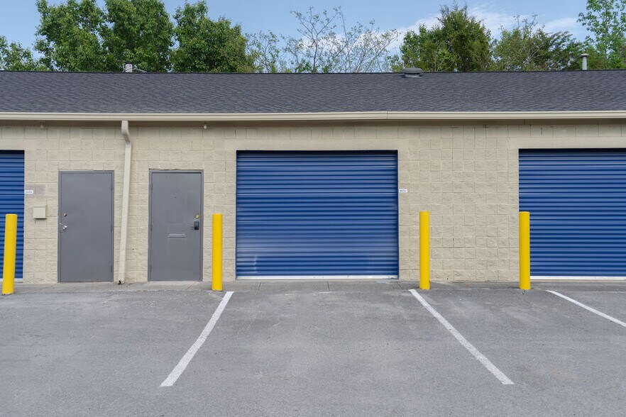 More Photos Of 128 Direct Connection Dr, Rossville Warehouse For Lease