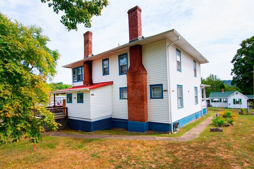 More Photos Of 101 Davis st, Alderson Freestanding For Sale