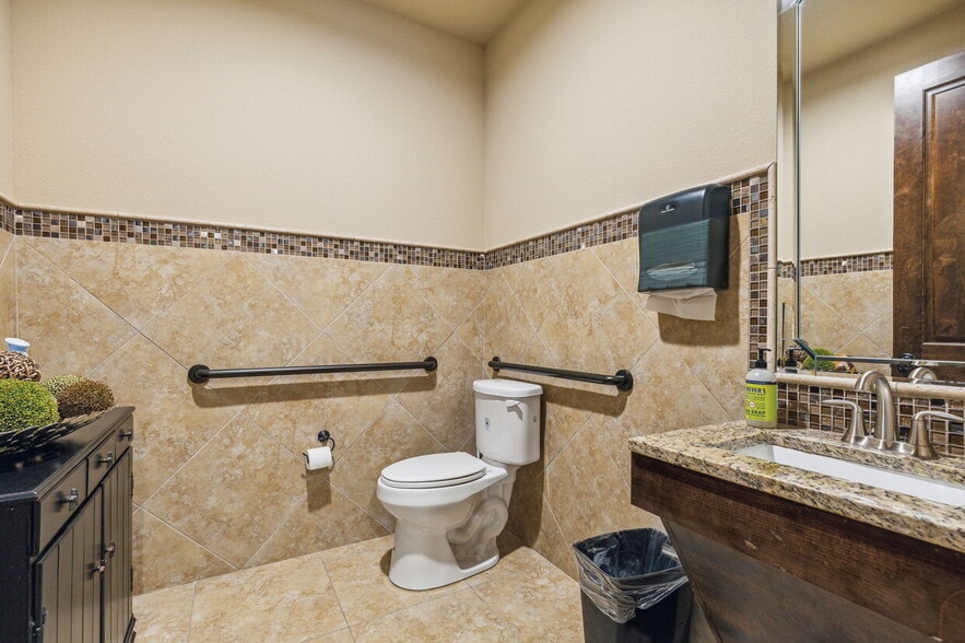 More Photos Of 2101 E Kirkwood Blvd, Southlake Office For Lease