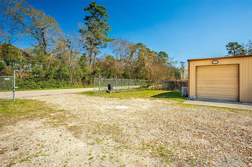 More Photos Of 18723 Mirror Lake Dr, Spring Warehouse For Sale