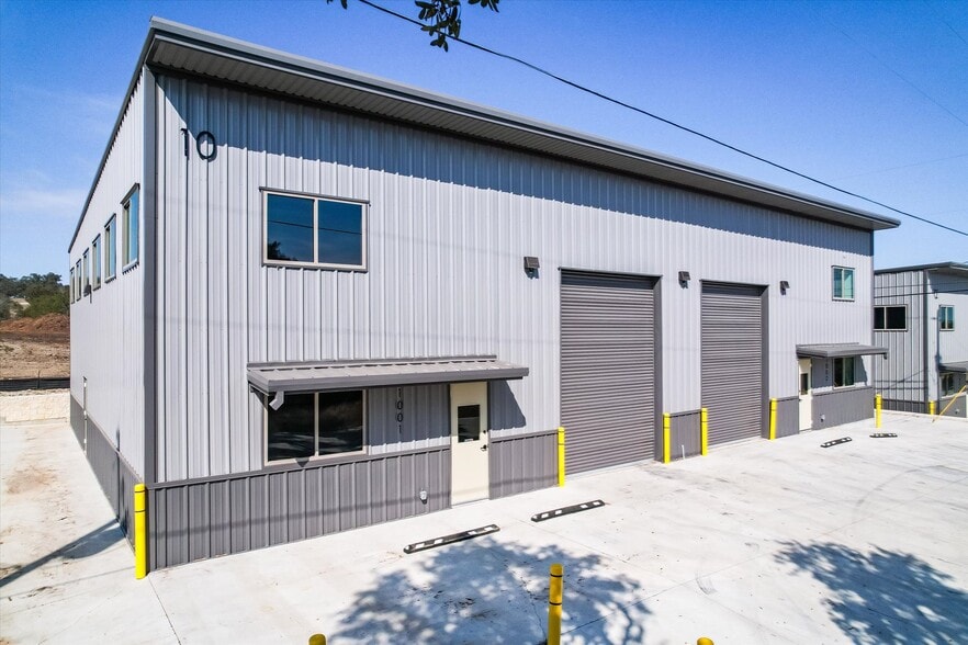 More Photos Of 10020 Darden Hill Rd, Austin Light Distribution For Sale