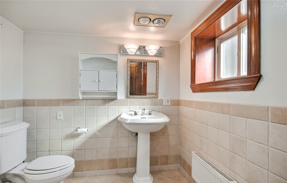 More Photos Of 2409 SW Findlay St, Seattle Apartments For Sale